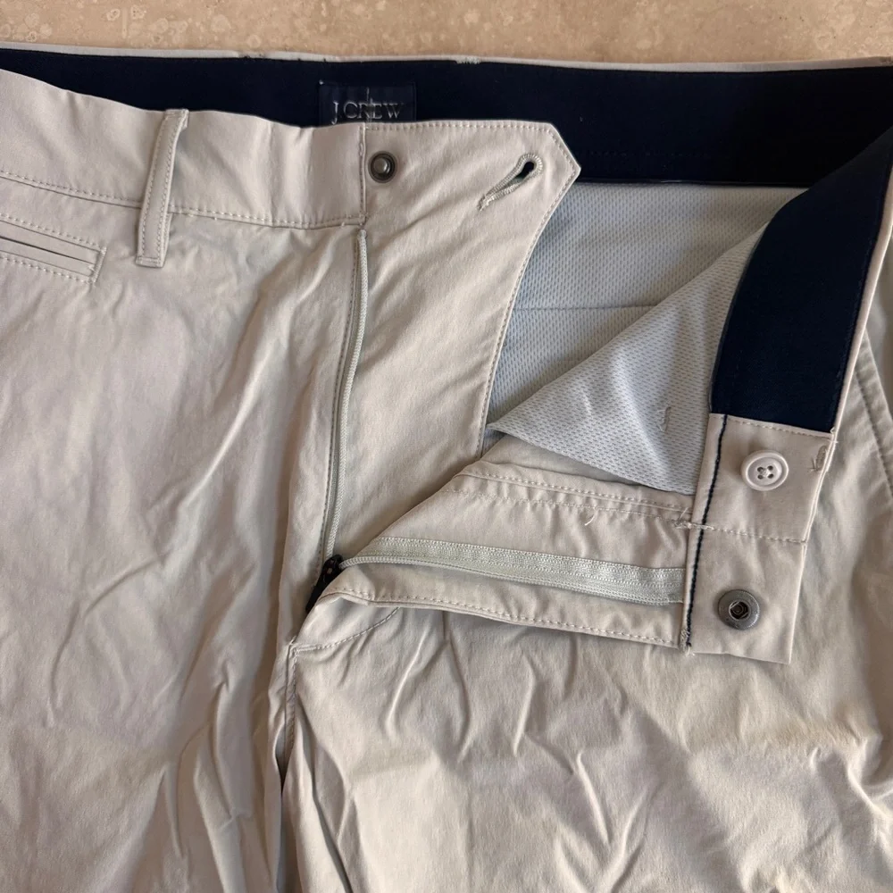 J Crew 7 Inch Tech Short Light Beige Mens Size 32